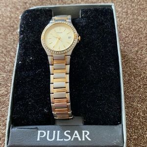 PULSAR WOMEN TWO TONES WATCH  NEW WITH out TAG